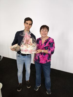 Geschenkübergabe DSC.jpg